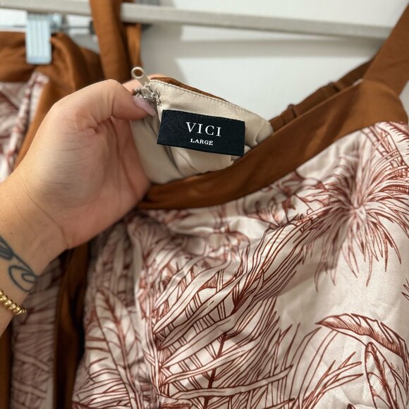 ☀️ VICI Mariza Tropical Print Satin Crop Top - Size Large (fits M/L) ☀️ - Picture 8 of 13